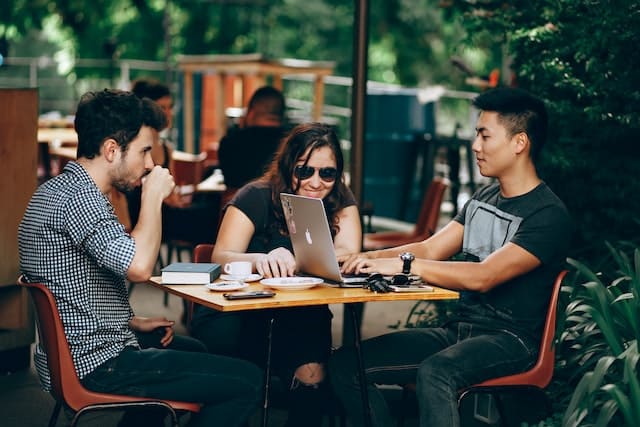 How to Build Remote Training Courses for Better Employee Engagement