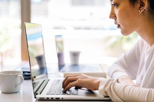 Cara pelajar berprestasi mempersiapkan tes IELTS.