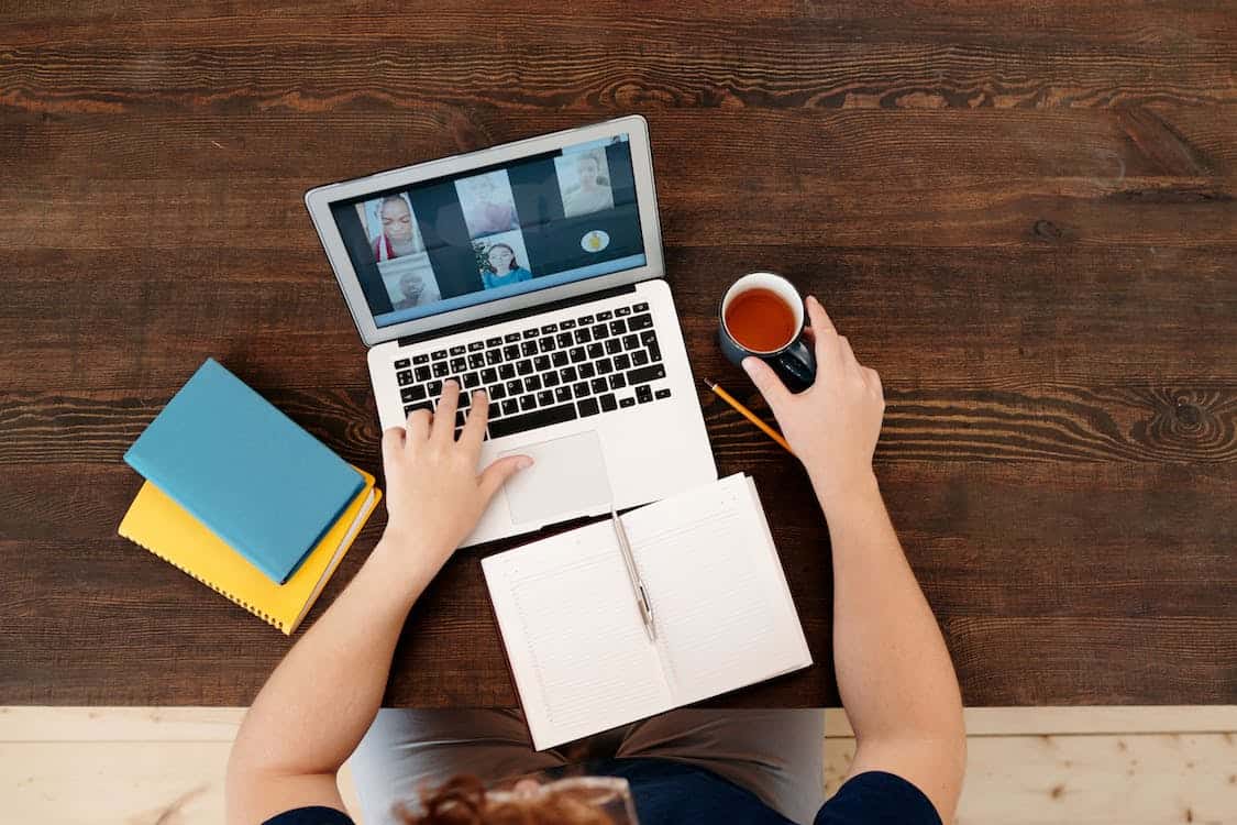 The Best Zoom In-Apps For You to Improve Your Presentation