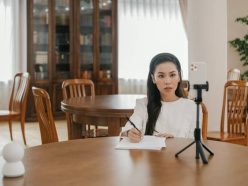 Learning on the go: how to develop engaging mobile-friendly courses