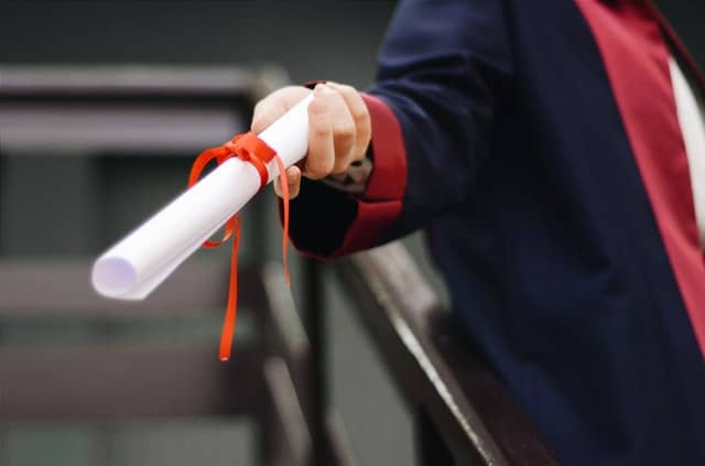 4 Things to Avoid When Applying for Scholarships