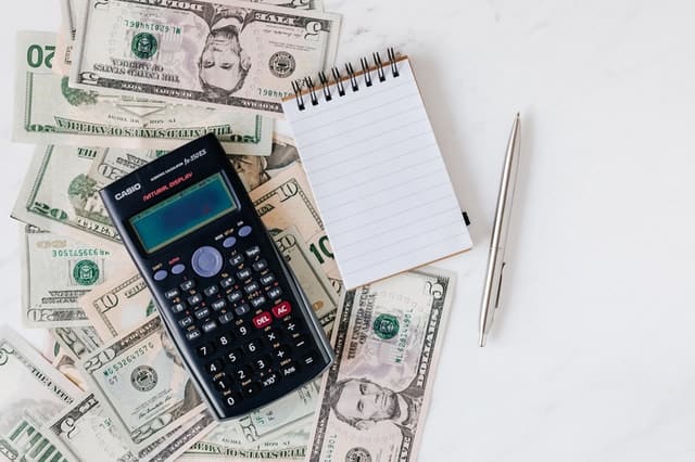 Should you study for a Bachelor’s Degree in Accounting or Finance?