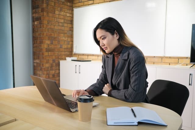 Best Reasons to Use an LMS for your Small Businesses Training Needs
