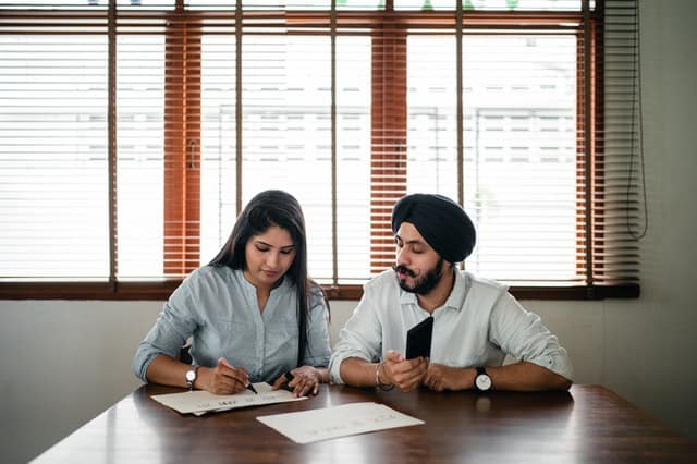 What should be charged as a home tutor to a student of class 7?