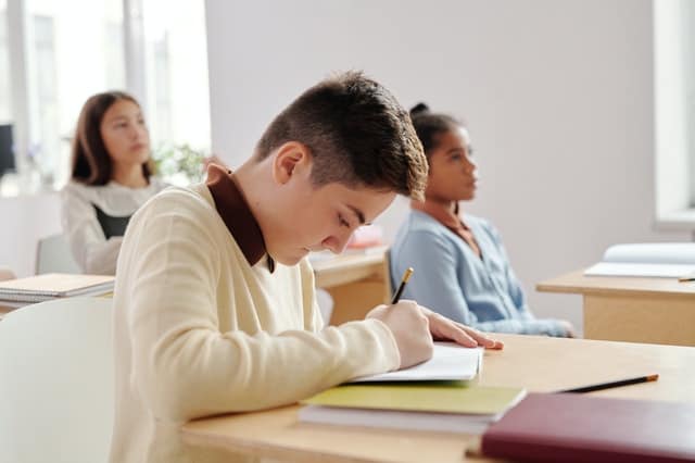 Apa tujuan dan fungsi bimbingan belajar jika sudah ada sekolah sebagai tempat belajar?