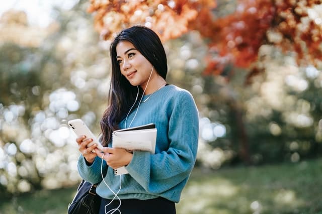 Benefits of Mobile Learning in Distance Education