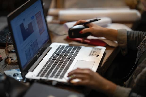 How to Evaluate the Impact of Online Employee Training