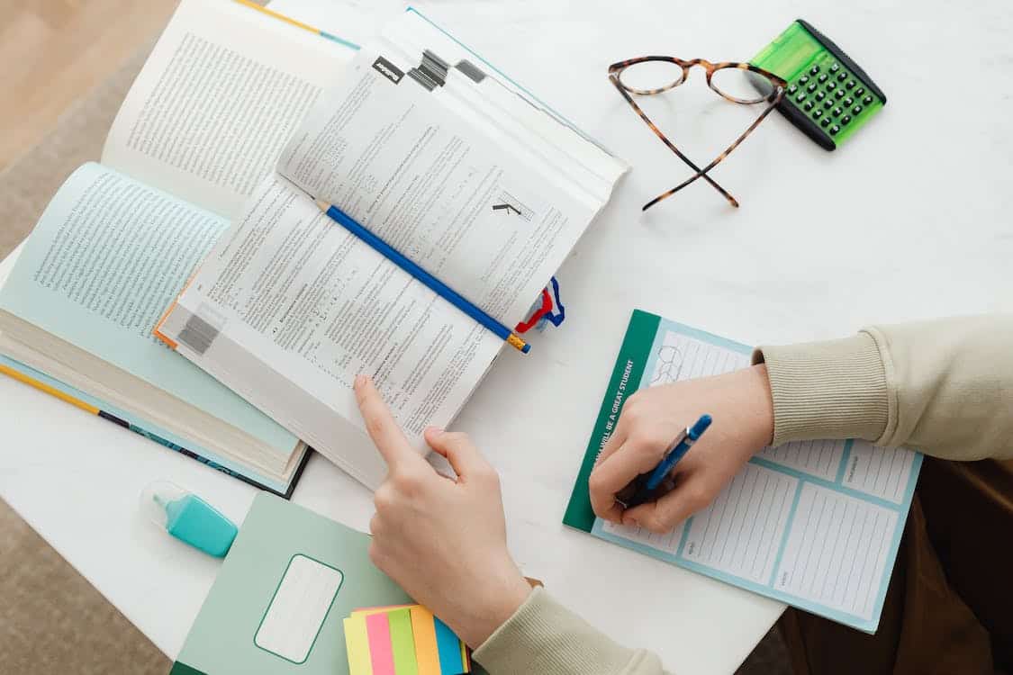 How to Avoid Distractions and Stay Focused