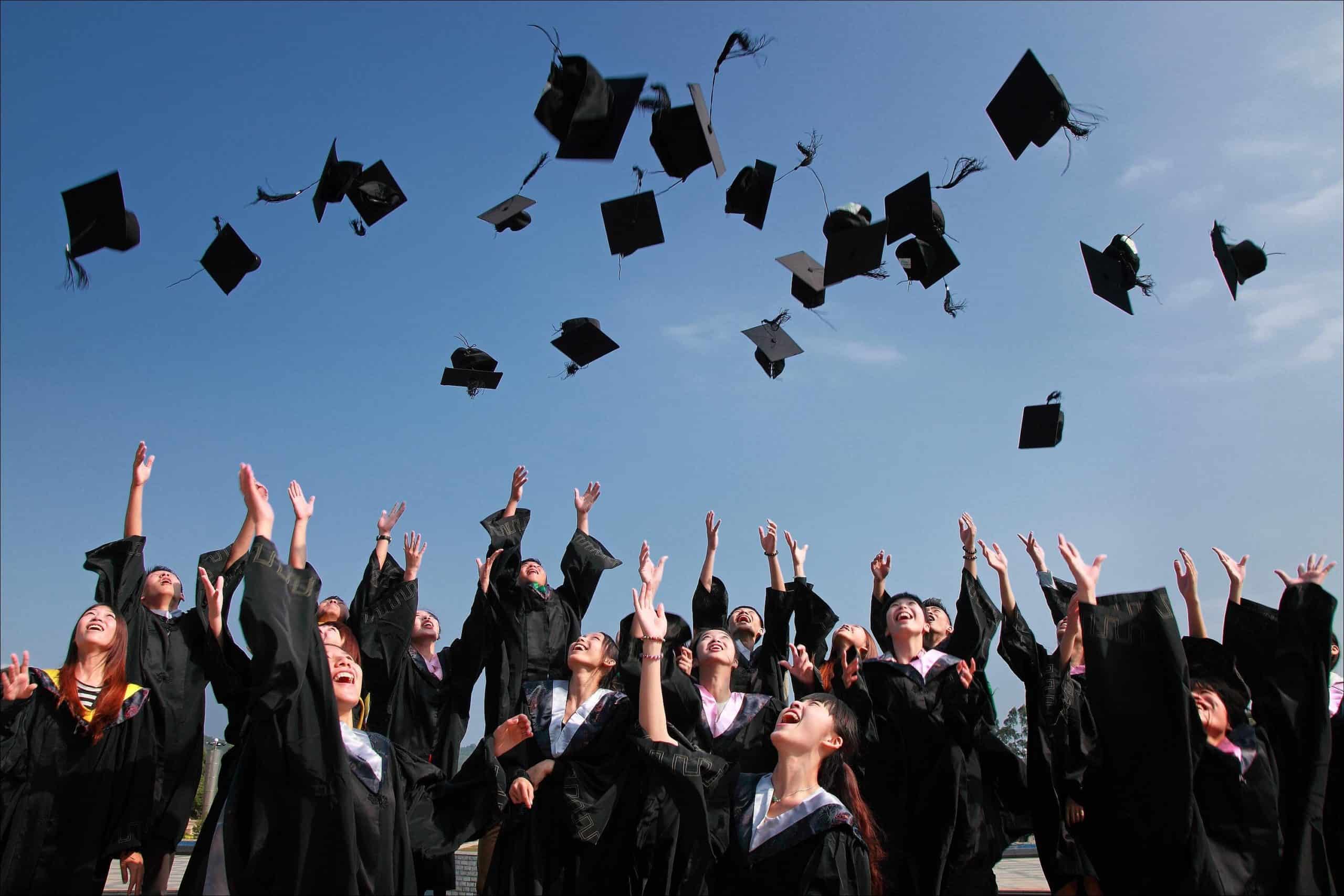 Local vs. Overseas Scholarships – Things to Consider