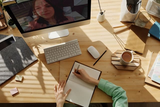 What are the major differences between online tuition and home tuition?