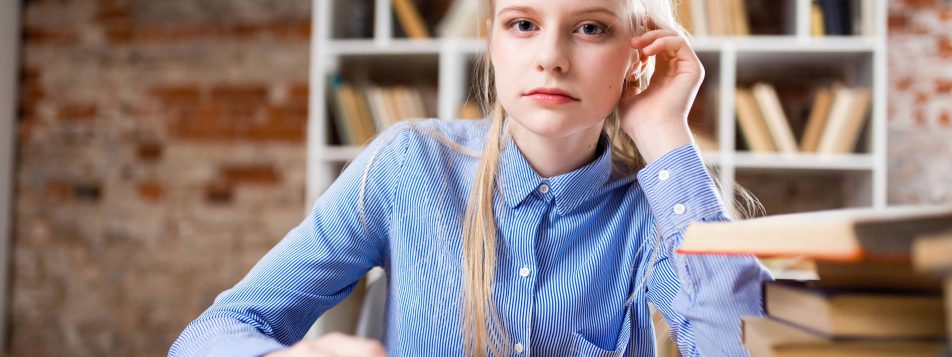 beautiful blond hair blue 1326946 min