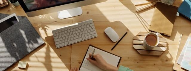 What are the major differences between online tuition and home tuition?