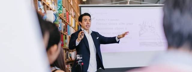 How much does a chartered accountant tutor earn?