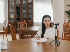 Learning on the go: how to develop engaging mobile-friendly courses Learning on the go: how to develop engaging mobile-friendly courses