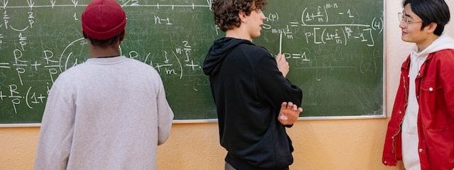 students joining organization on campus students joining organization on campus